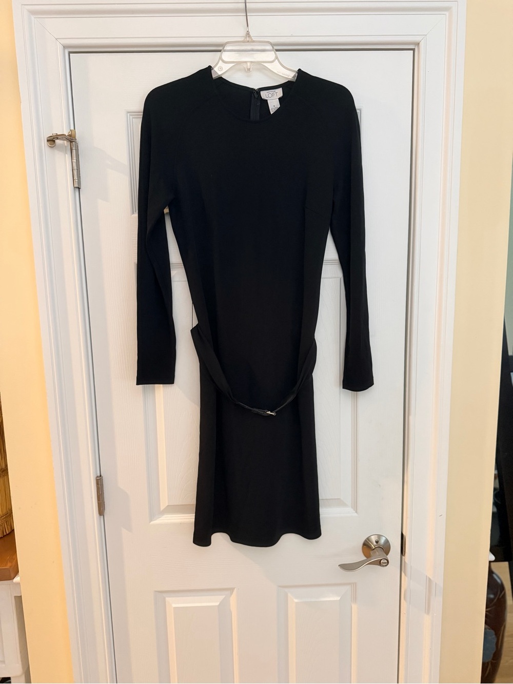 Ladies Size 6 "LOFT" Black Long-Sleeve Belted Sheath Dress SEXY GUC